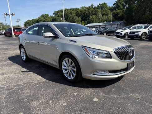 Used 2014 Buick LaCrosse Leather w/ Driver Confidence Package FWD image 5