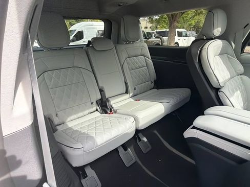 New 2027 Lincoln Navigator L Black Label AWD/4WD image 17
