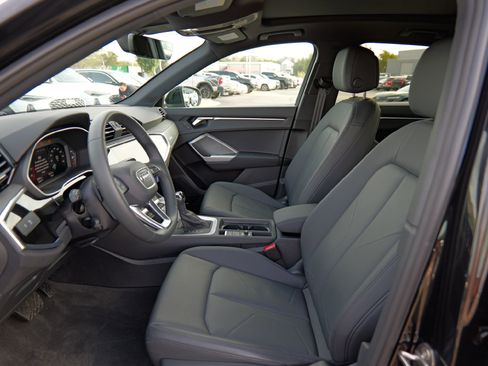 Certified 2025 Audi Q3 2.0T Premium Plus w/ Premium Plus Package image 9