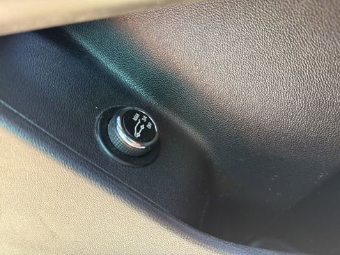 Used 2017 Cadillac XT5 Platinum w/ Driver Assist Package image 30