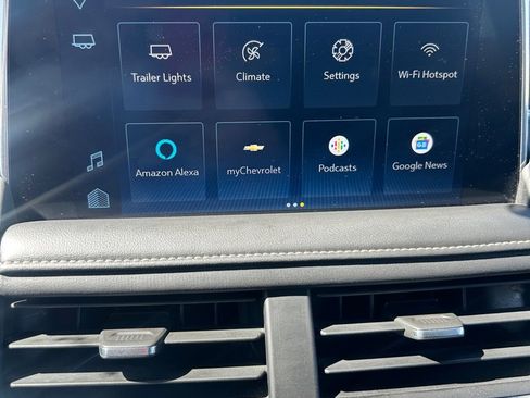 Used 2023 Chevrolet Suburban Premier image 17