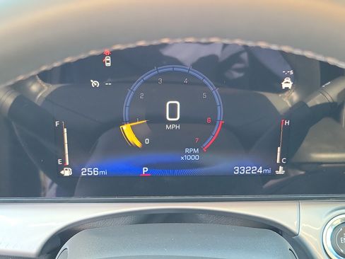 Used 2025 Chevrolet Trax LT w/ LT Convenience Package FWD image 23
