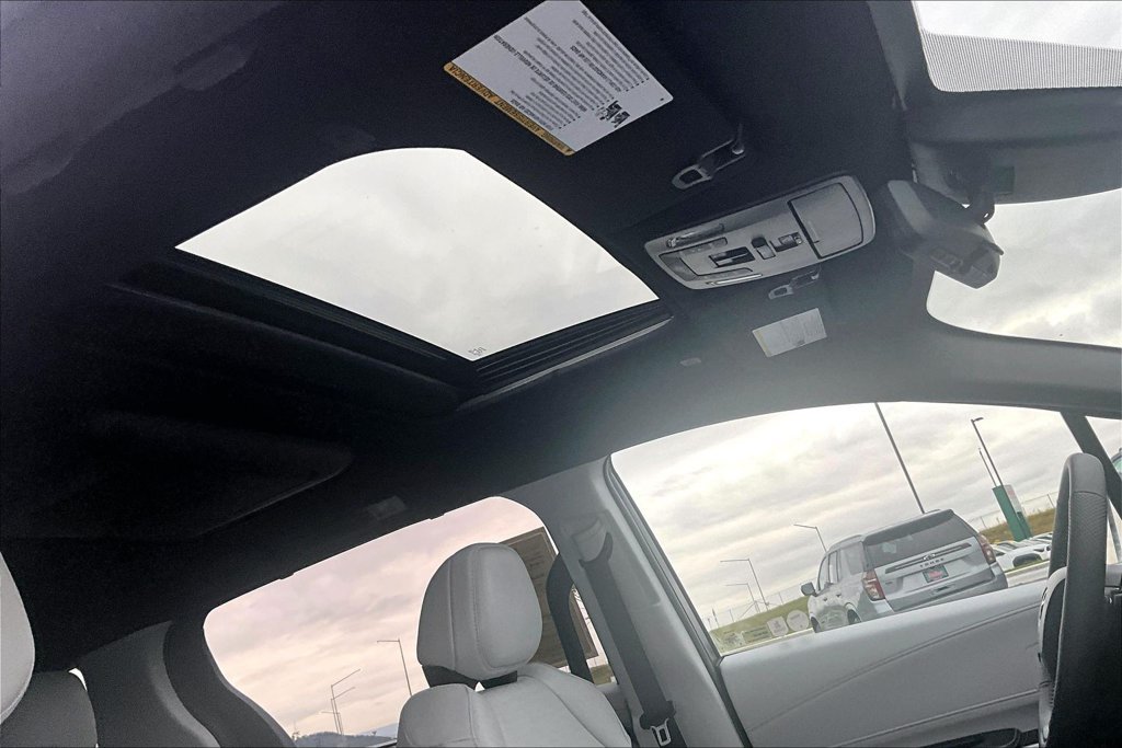 Used 2025 Toyota Sienna XSE AWD/4WD image 22