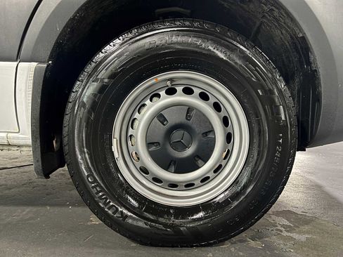 Used 2025 Mercedes-Benz Sprinter 2500 image 9