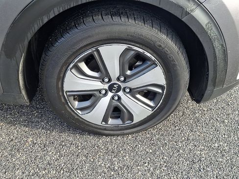 Used 2018 Kia Niro LX image 8