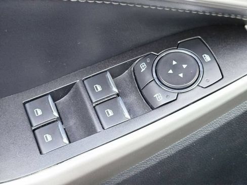 Used 2022 Ford Explorer XLT w/ Equipment Group 202A AWD/4WD image 21