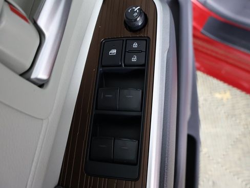 Used 2023 Toyota Sienna XLE image 36