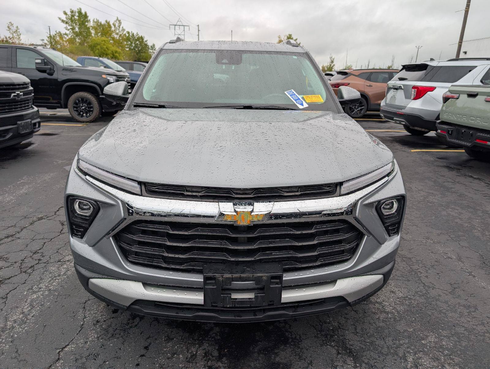 Used 2024 Chevrolet TrailBlazer LT w/ LT Cold Weather Package AWD/4WD image 2