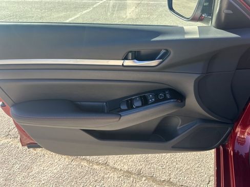 Used 2025 Nissan Altima 2.5 SR image 23