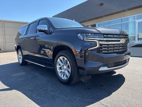 Used 2023 Chevrolet Suburban Premier image 3