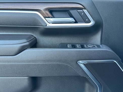 Used 2025 Chevrolet Silverado 2500 LT w/ Convenience Package image 11