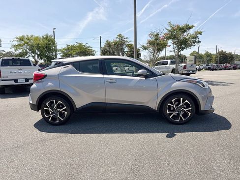 Used 2018 Toyota C-HR XLE FWD image 2
