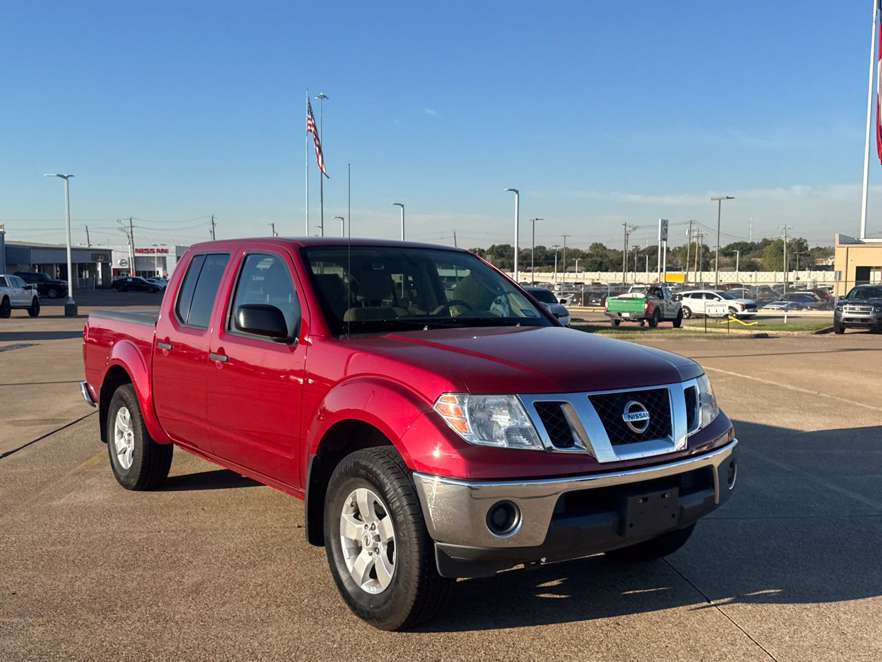 Used 2010 Nissan Frontier SE AWD/4WD image 2