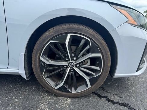 Used 2023 Nissan Altima 2.5 SR FWD image 9