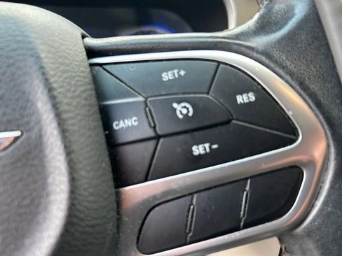 Used 2018 Chrysler Pacifica Touring-L Plus FWD image 10