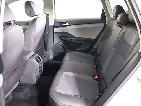 Used 2024 Volkswagen Taos SE w/ Panoramic Sunroof Package AWD/4WD image 36