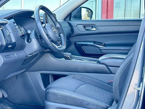 Used 2022 Nissan Pathfinder SV FWD image 18