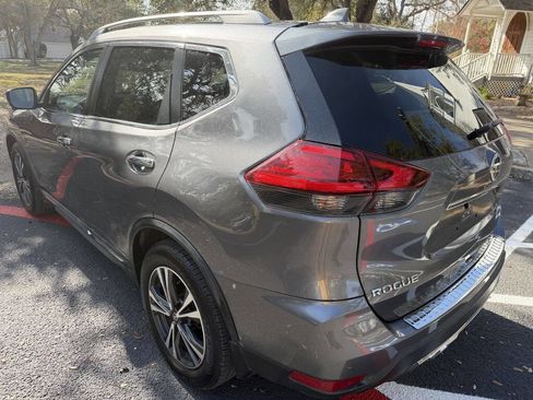 Used 2017 Nissan Rogue SL w/ SL Premium Package image 3