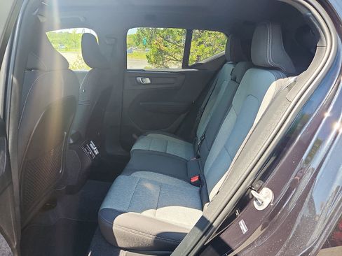 Used 2025 Volvo XC40 B5 Core image 11