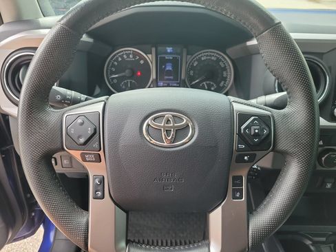 Used 2022 Toyota Tacoma SR5 RWD image 18
