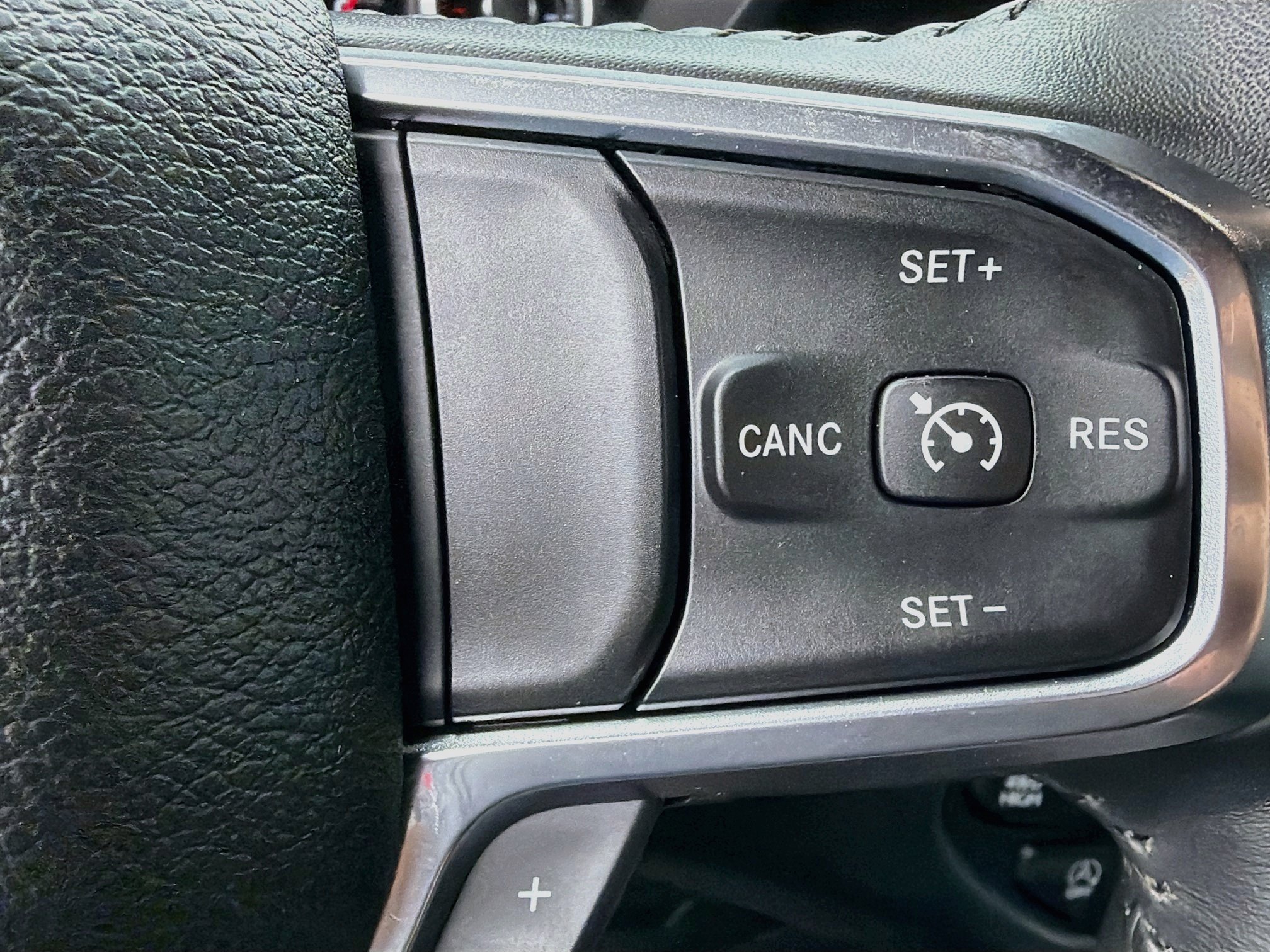 Used 2024 RAM 1500 Laramie AWD/4WD image 35