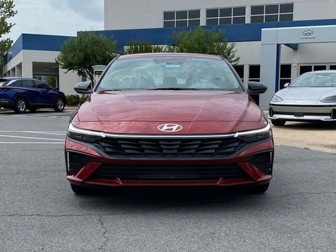 Certified 2025 Hyundai Elantra SEL image 2