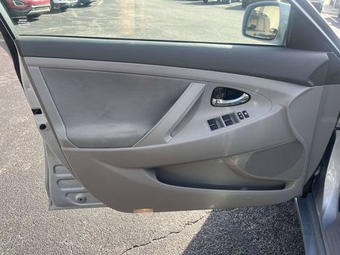 Used 2010 Toyota Camry Hybrid w/ Upgrade Pkg FWD image 19