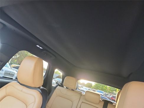 Used 2022 Lincoln Corsair Reserve w/ Equipment Group 201A image 16