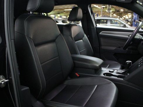 Used 2022 Volkswagen Atlas Cross Sport SE image 23