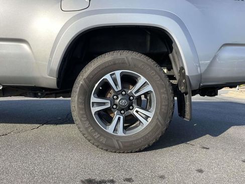 Used 2016 Toyota Tacoma TRD Sport w/ Towing Package image 9