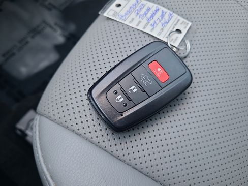 Used 2023 Toyota Highlander Limited image 31