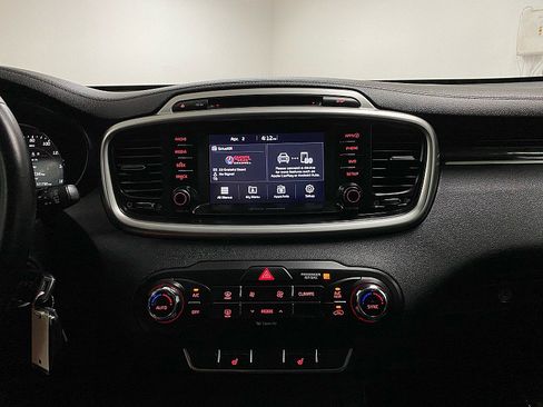 Used 2018 Kia Sorento FWD V6 w/ LX V6 Convenience Package image 19