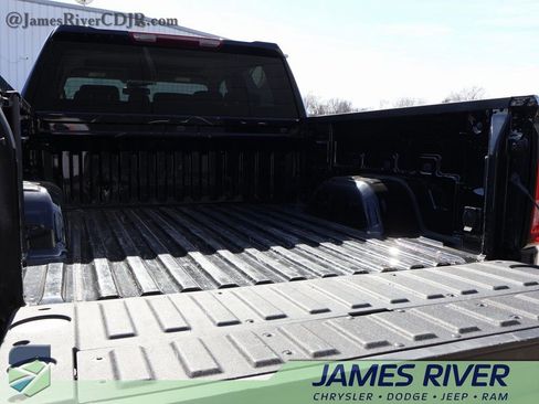 Used 2025 GMC Sierra 1500 SLT image 15