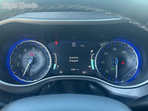 Used 2025 Chrysler Pacifica Select image 19