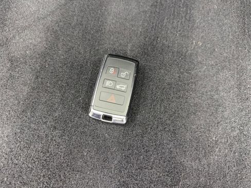 Used 2025 Land Rover Range Rover Velar Dynamic SE image 73