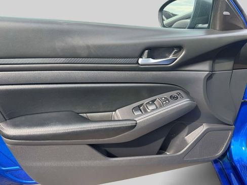 Used 2025 Nissan Altima 2.5 SV FWD image 15