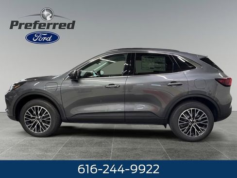 New 2026 Ford Escape SE w/ Class II Trailer Tow Package FWD image 3