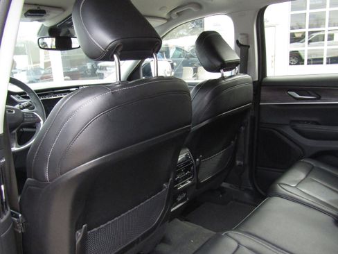 Used 2023 Jeep Grand Cherokee L Limited image 9