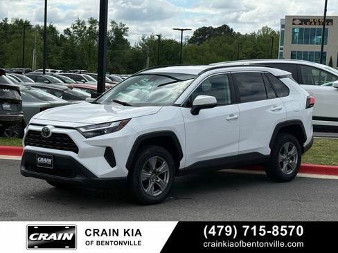 Used 2024 Toyota RAV4 XLE FWD image 3