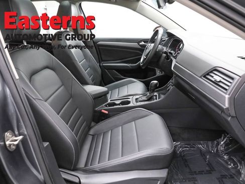 Used 2021 Volkswagen Jetta SE w/ SE Cold Weather Package image 24