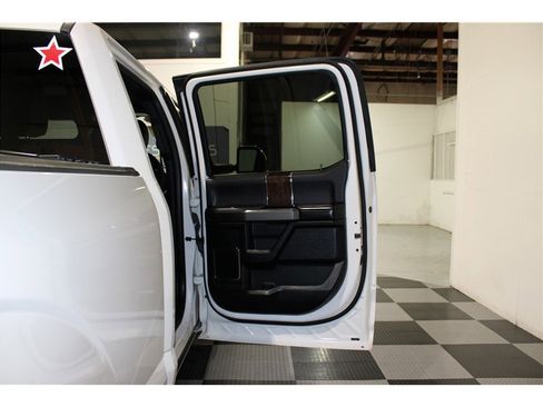 Used 2017 Ford F150 Platinum w/ Equipment Group 701A Luxury image 23