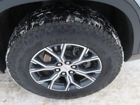 Used 2025 GMC Acadia AT4 w/ Super Cruise Package image 15