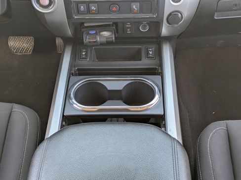 Used 2017 Nissan Titan SV image 20