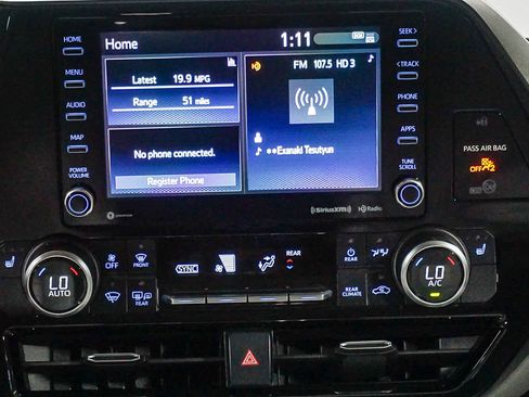 Used 2020 Toyota Highlander XLE image 18