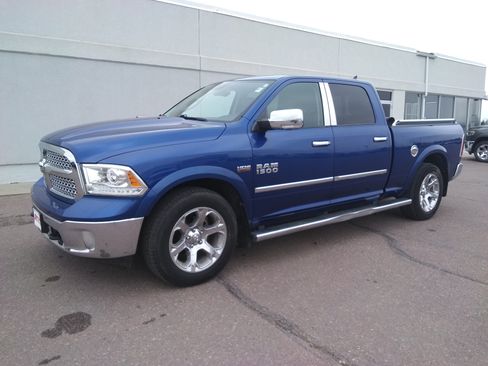 Used 2017 RAM 1500 Laramie w/ Convenience Group AWD/4WD image 2