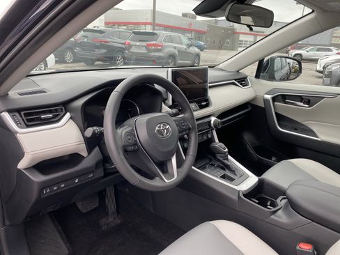 Used 2024 Toyota RAV4 XLE Premium image 9