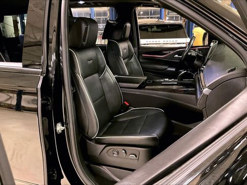 Used 2023 Cadillac Escalade Sport image 9
