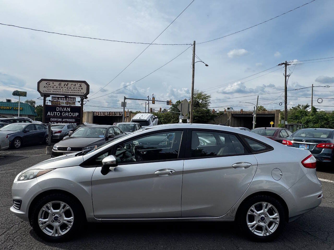 Used 2016 Ford Fiesta SE FWD image 3