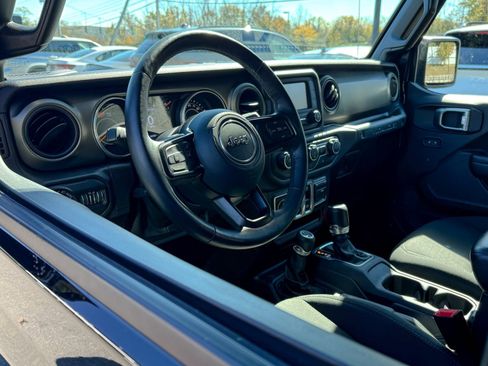 Used 2018 Jeep Wrangler Sport S image 16