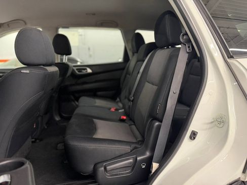 Used 2018 Nissan Pathfinder SV AWD/4WD image 32